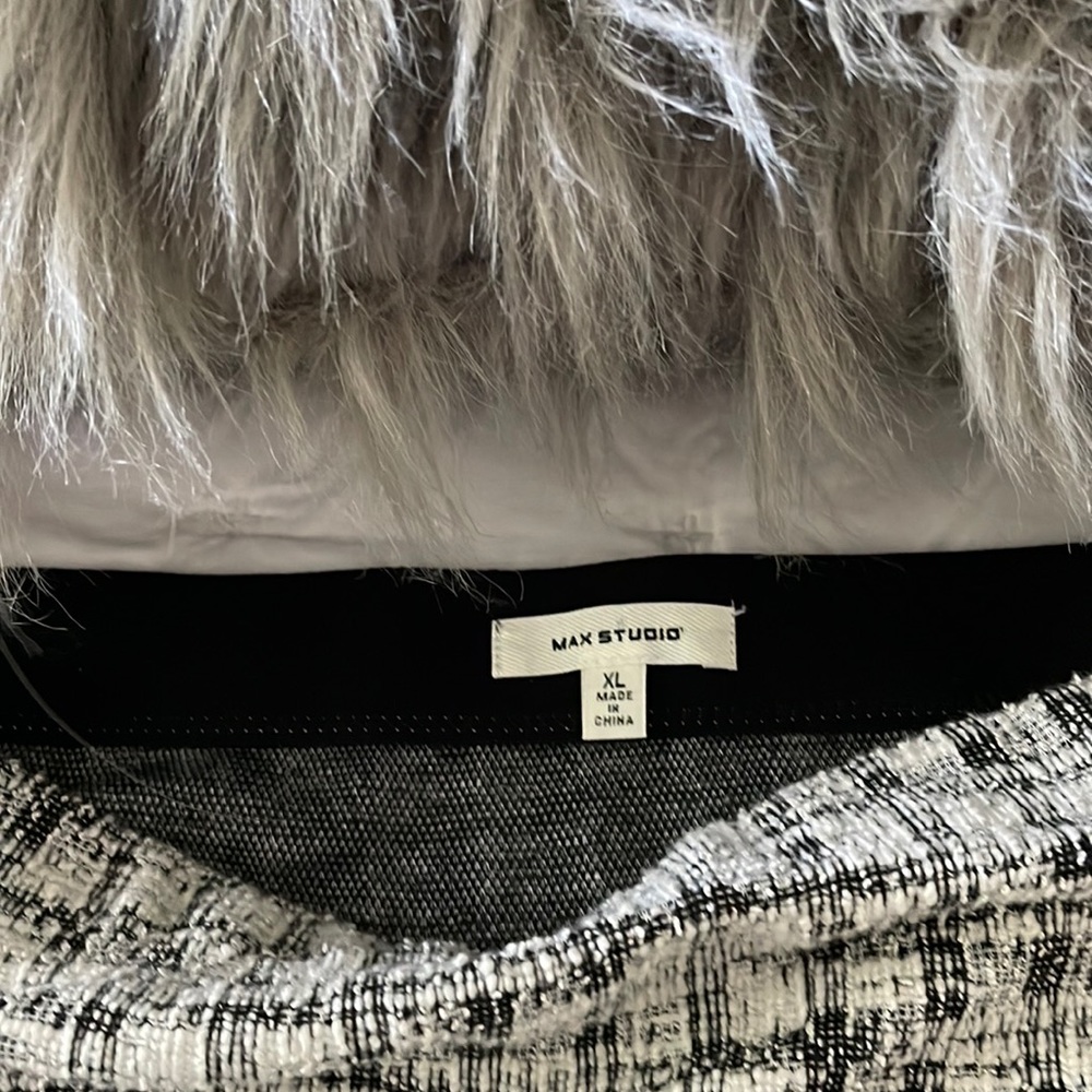 Max Studio XL skirt. Never worn .